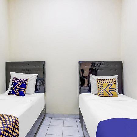 Oyo Life 91374 Asia Stay Semarang Syariah Buitenkant foto