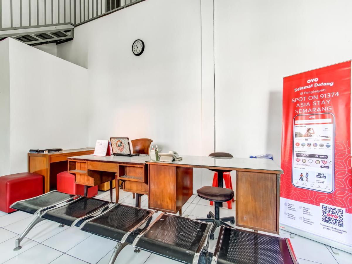 Oyo Life 91374 Asia Stay Semarang Syariah Buitenkant foto