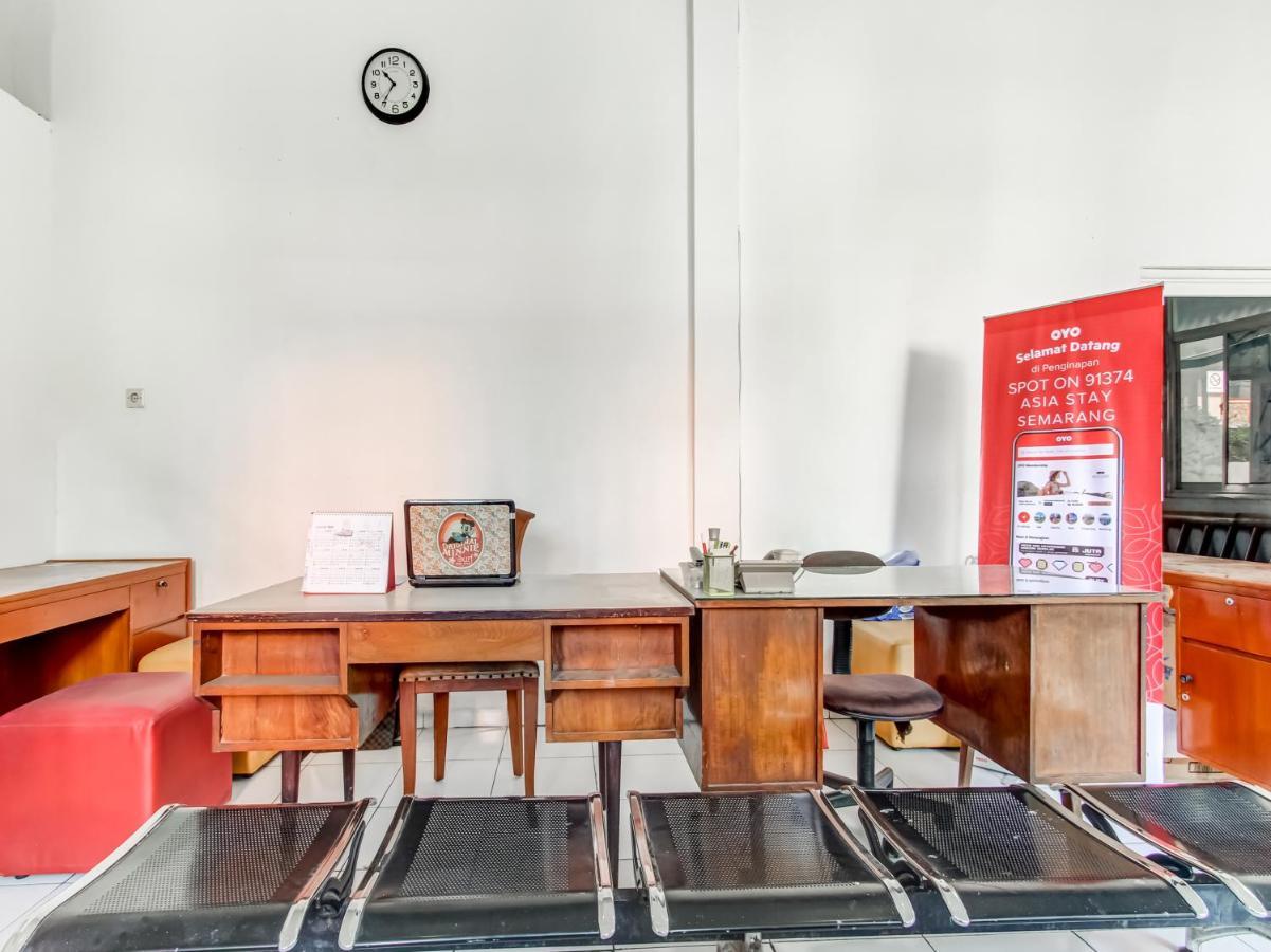 Oyo Life 91374 Asia Stay Semarang Syariah Buitenkant foto