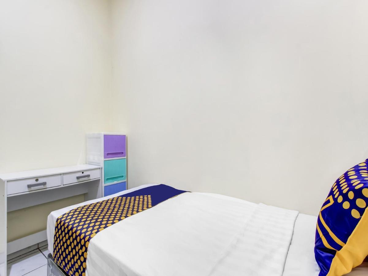 Oyo Life 91374 Asia Stay Semarang Syariah Buitenkant foto