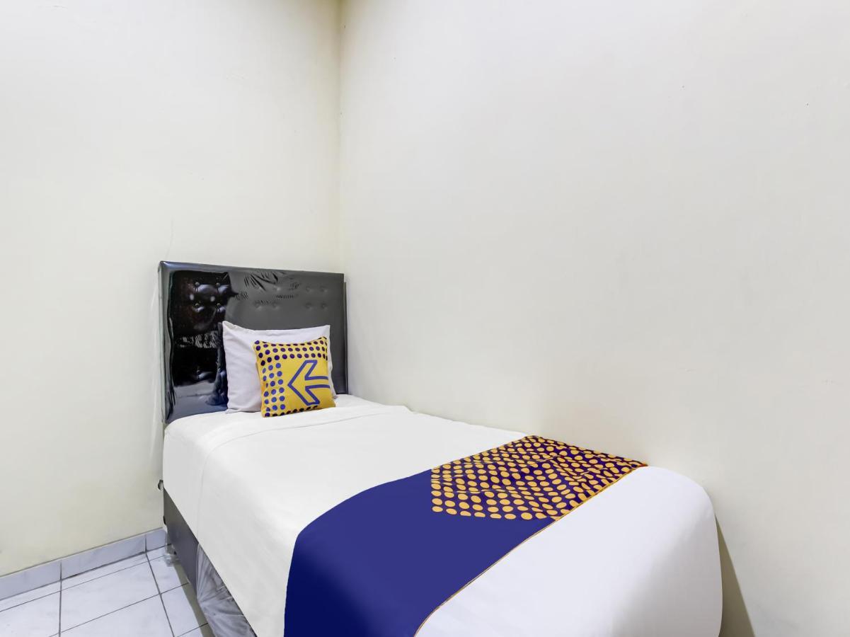 Oyo Life 91374 Asia Stay Semarang Syariah Buitenkant foto