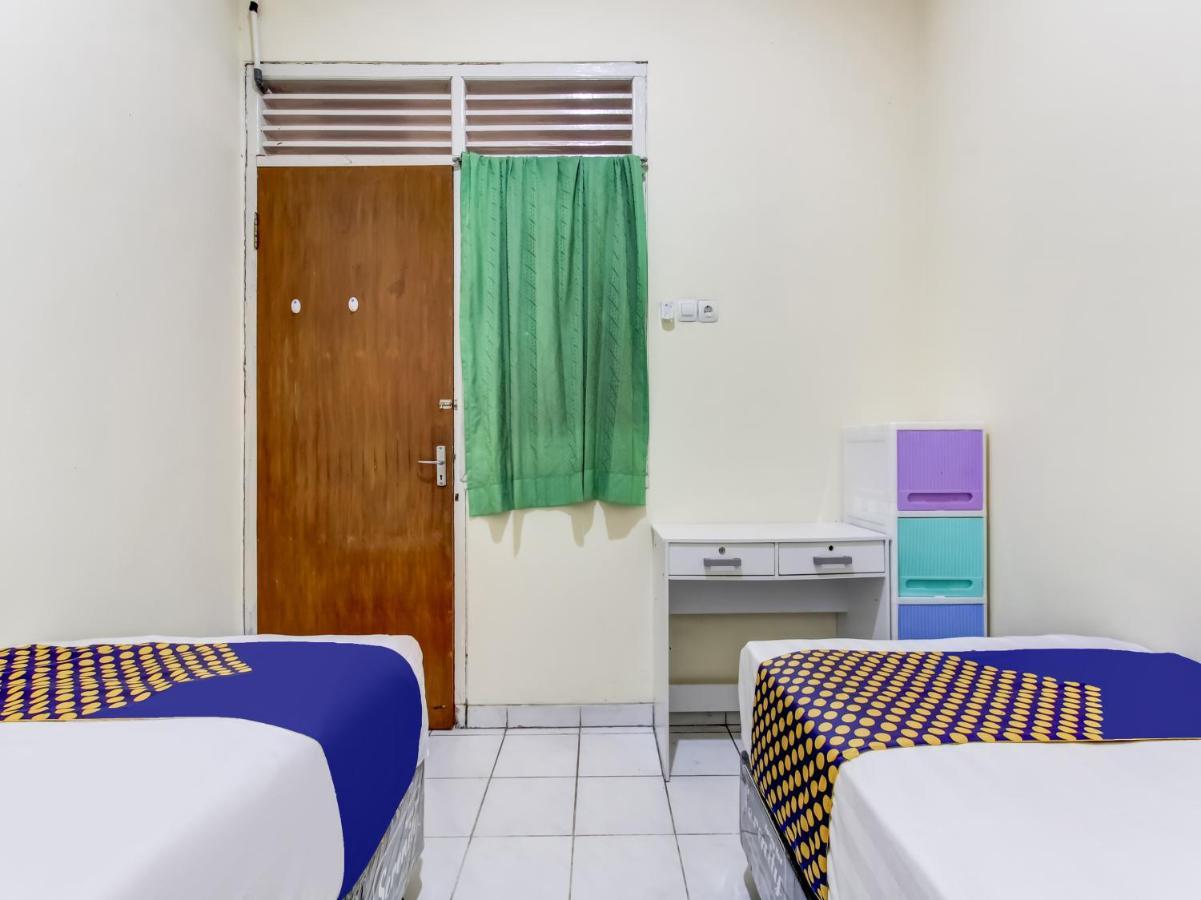 Oyo Life 91374 Asia Stay Semarang Syariah Buitenkant foto
